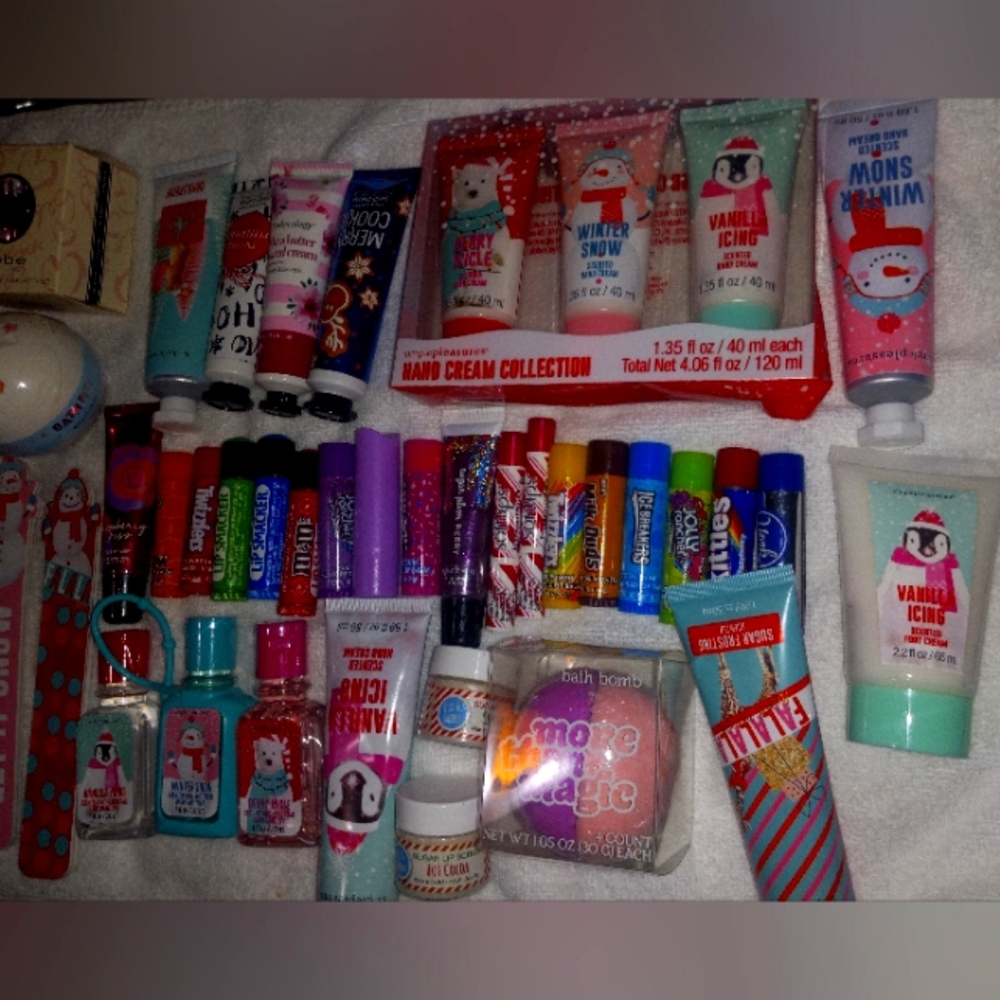 MOMMY AND DAUGHTER VARIETY SELF CARE KIT. NEW WITH TAGS. BRAND NEW WITH TAGS.